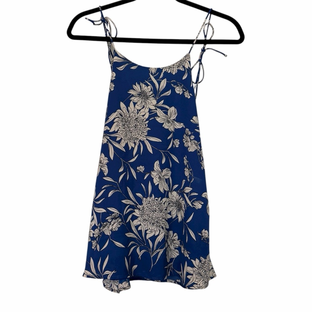 Jonesy Floral Camisole Tank Top Blue & White‎